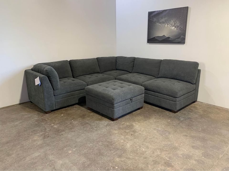Sectionals/Sofas